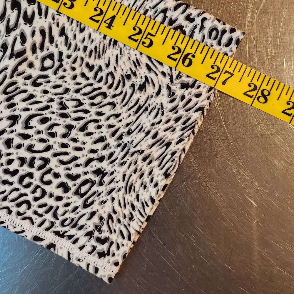 Reebok High-Waist White & Black Leopard Print Capris | Women | Large - Picture 11 of 11